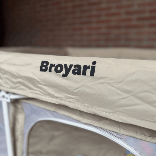 Inklapbare grondbox in een kleine woonkamer met slimme plaatsing