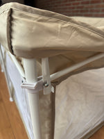 Sluiting van de beige speelbox
