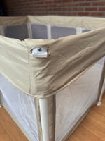 Hoek van beige grondbox